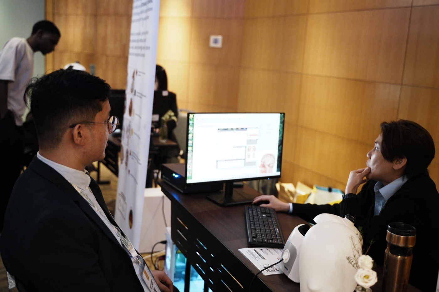 Laboratory demonstration at the symposium